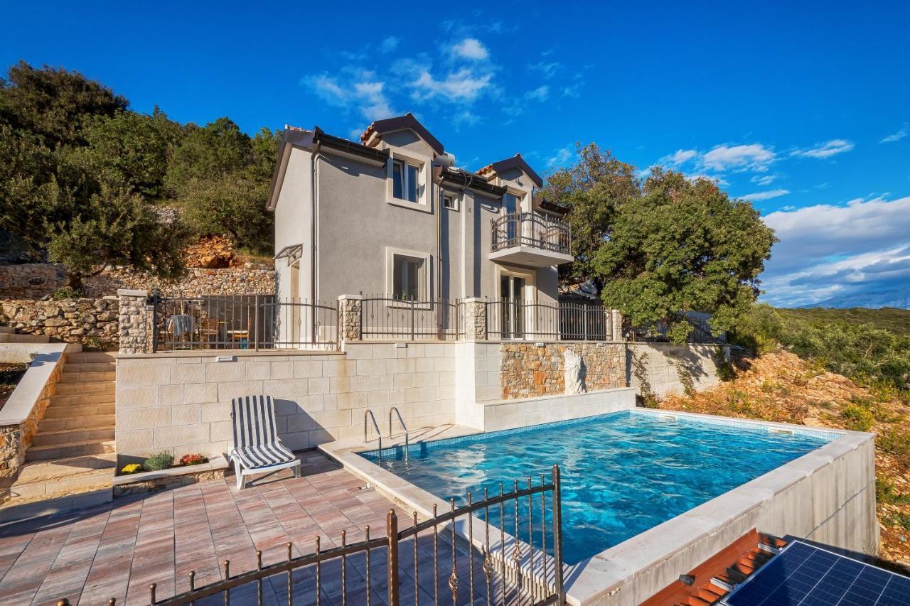 Holiday Home Beyla Pucisca Bagian luar foto