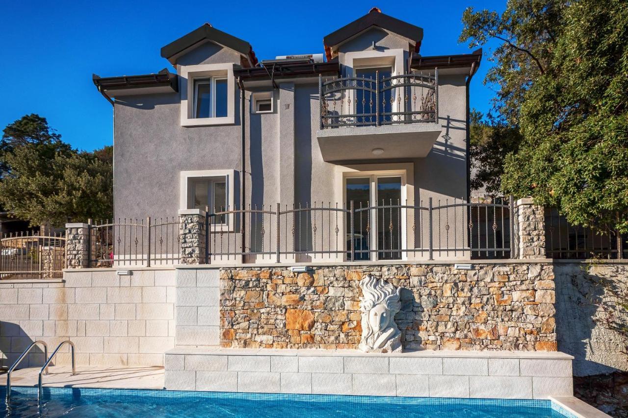 Holiday Home Beyla Pucisca Bagian luar foto