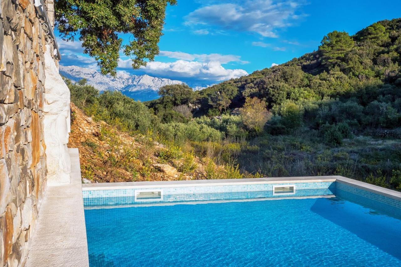 Holiday Home Beyla Pucisca Bagian luar foto