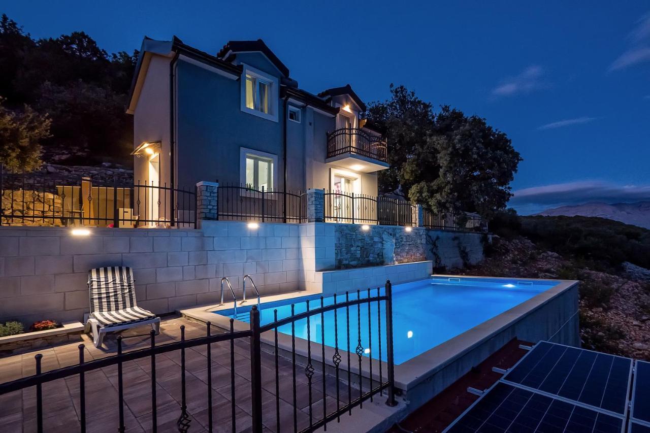 Holiday Home Beyla Pucisca Bagian luar foto