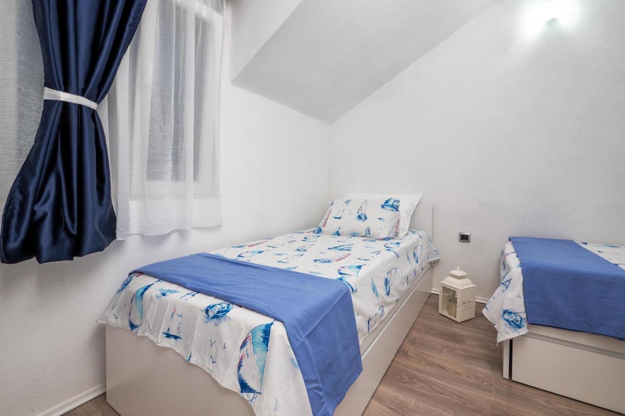 Holiday Home Beyla Pucisca Bagian luar foto