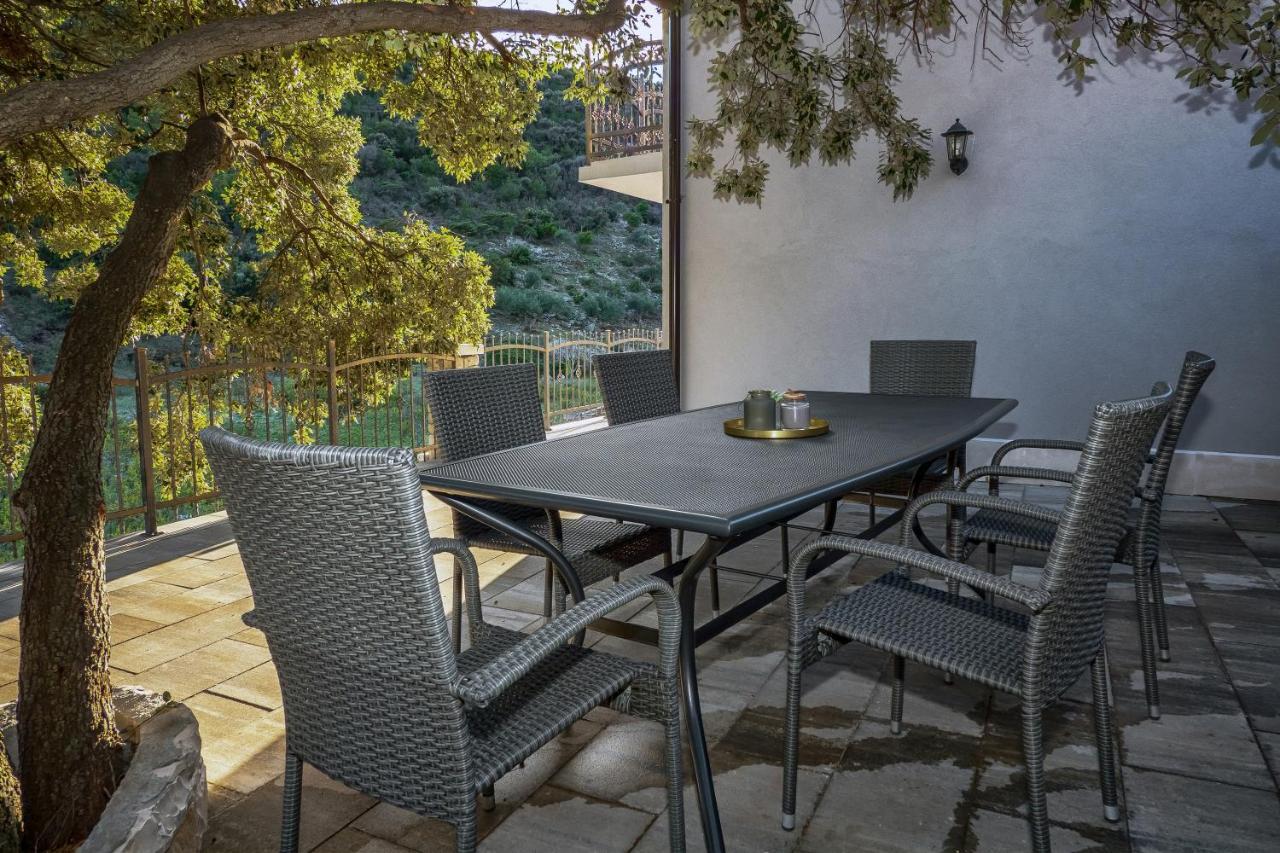 Holiday Home Beyla Pucisca Bagian luar foto