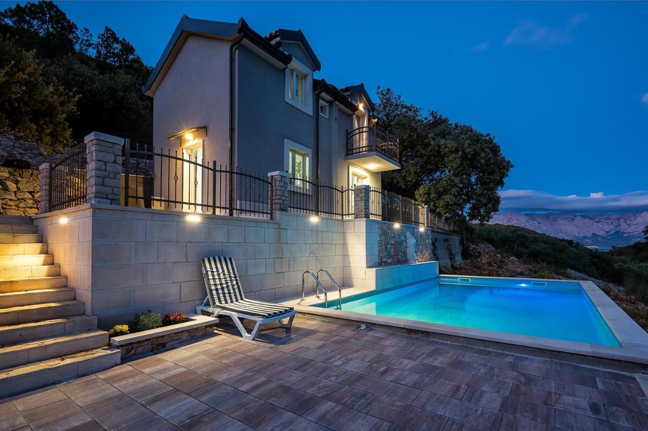 Holiday Home Beyla Pucisca Bagian luar foto