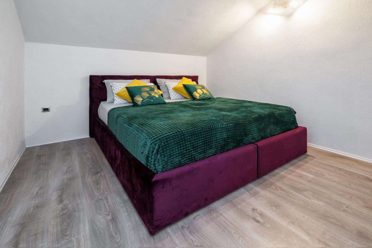 Holiday Home Beyla Pucisca Bagian luar foto