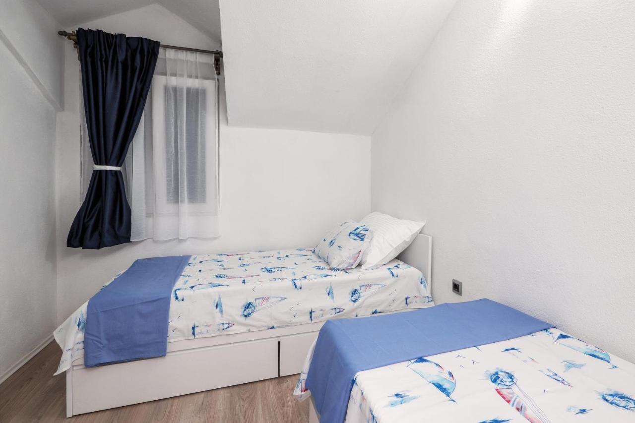 Holiday Home Beyla Pucisca Bagian luar foto