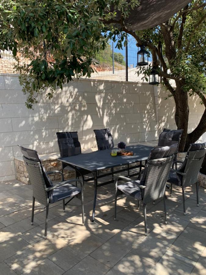 Holiday Home Beyla Pucisca Bagian luar foto